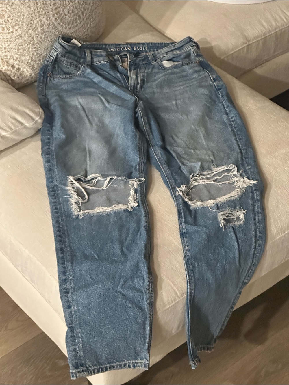 American Eagle Outfitters women’s Mom Jean Light Blue Distressed Relaxed Jeans